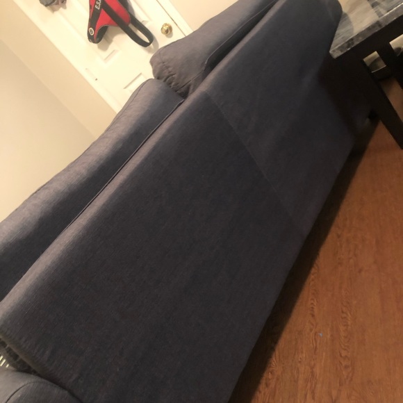 Small couch with storage under - Picture 4 of 7